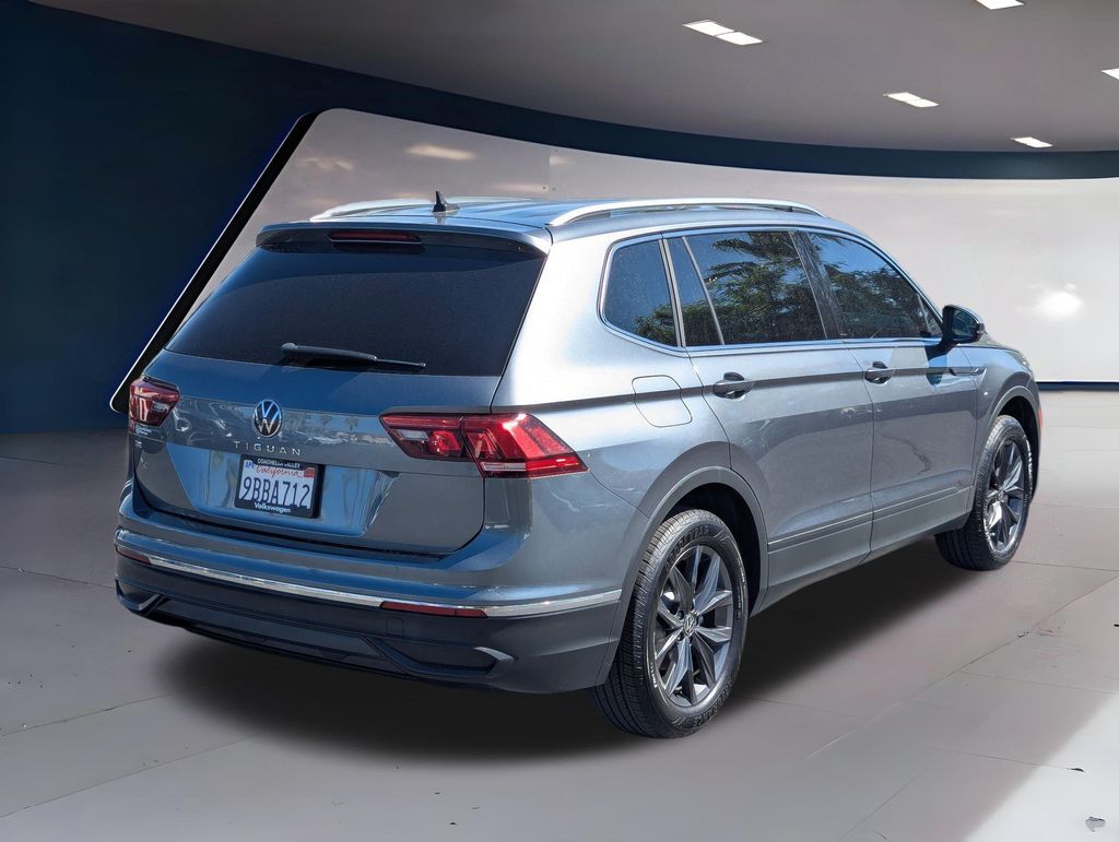 2022 Volkswagen Tiguan SE photo 3