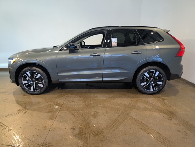 2026 Volvo XC40 Core photo 3
