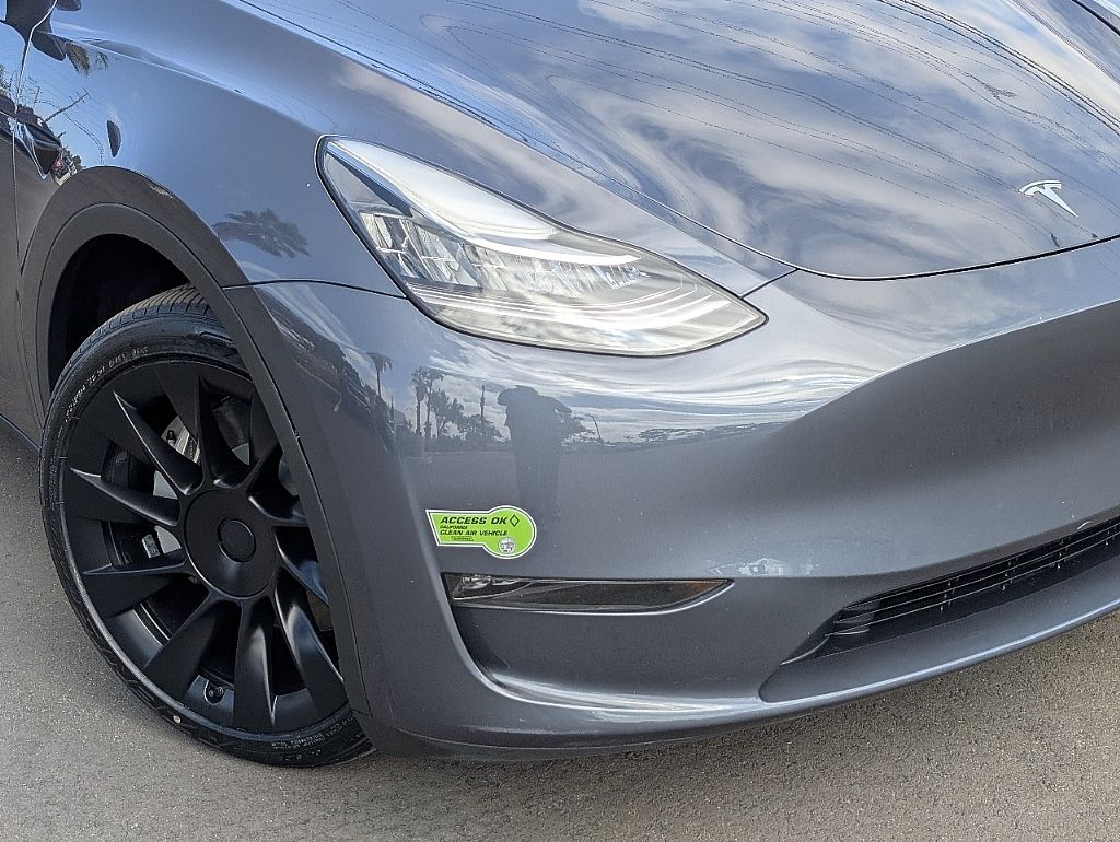 2023 Tesla Model Y Long Range photo 3