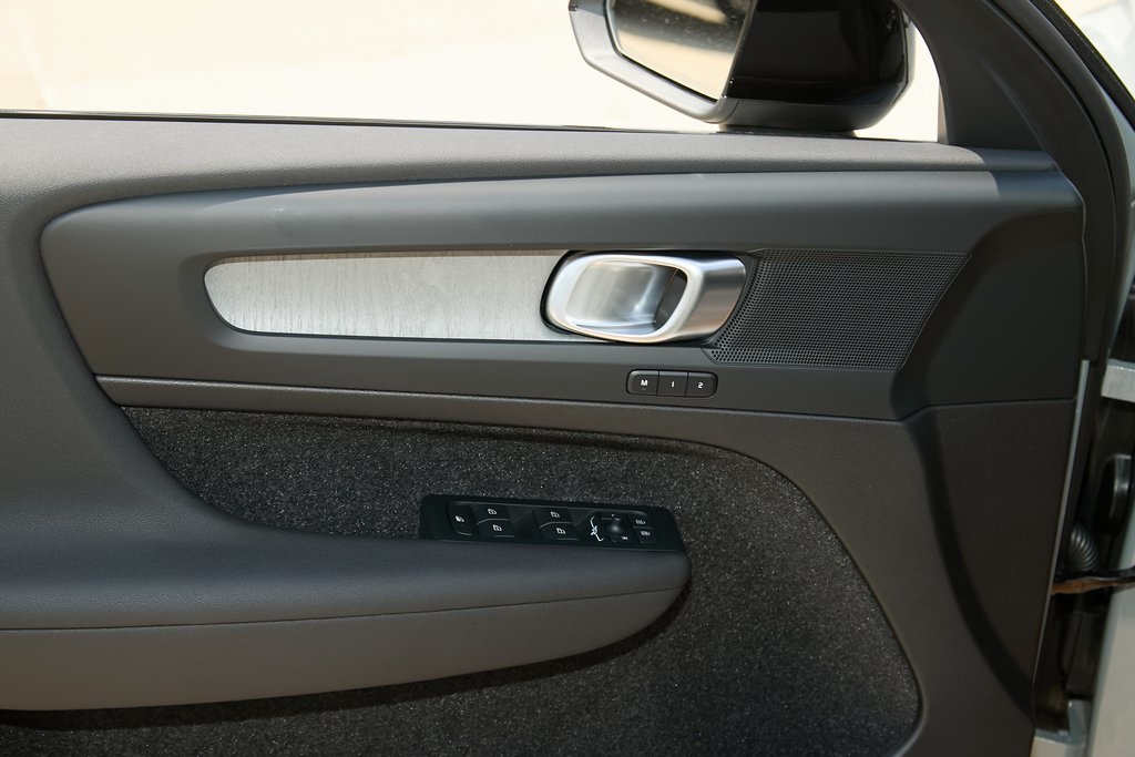 2026 VOLVO XC40 - Image 7