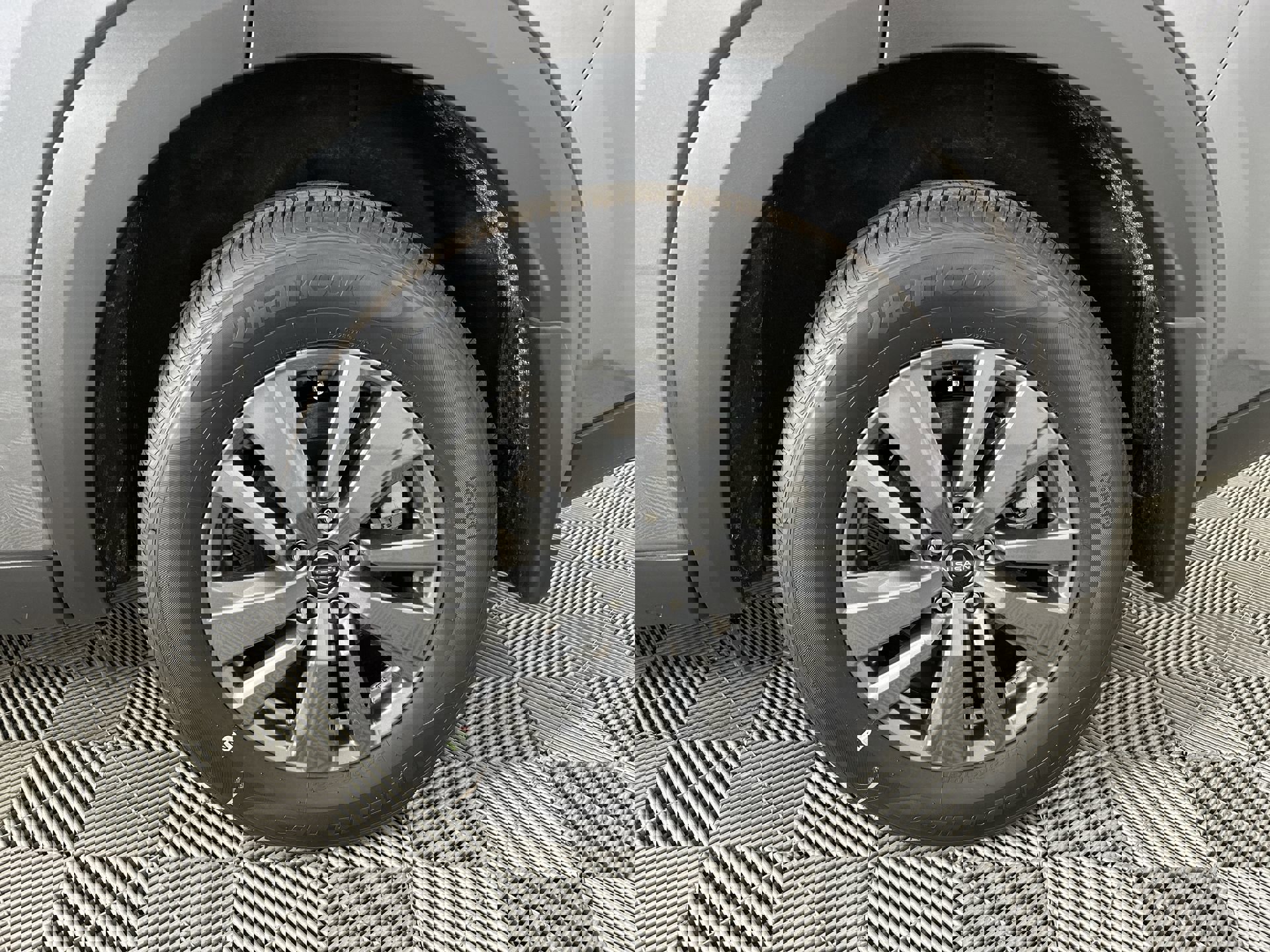 2025 Nissan Pathfinder S photo 9