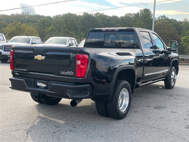 2024 Chevrolet Silverado 3500HD High Country photo 4