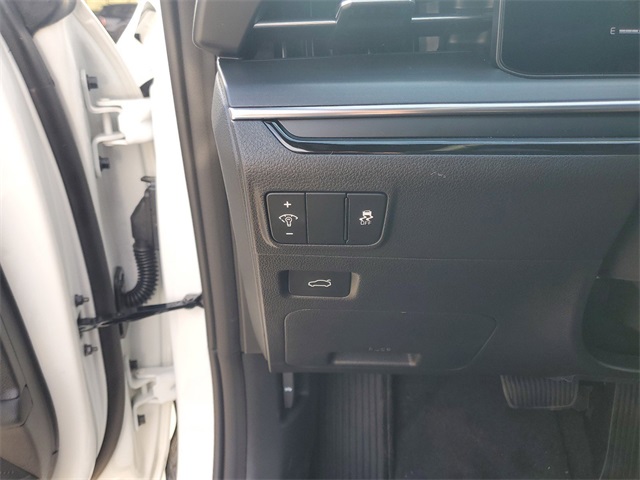 2025 Kia K5 GT-Line photo 11