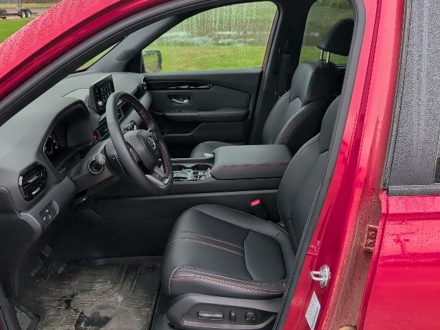 2025 Honda Pilot TrailSport photo 2