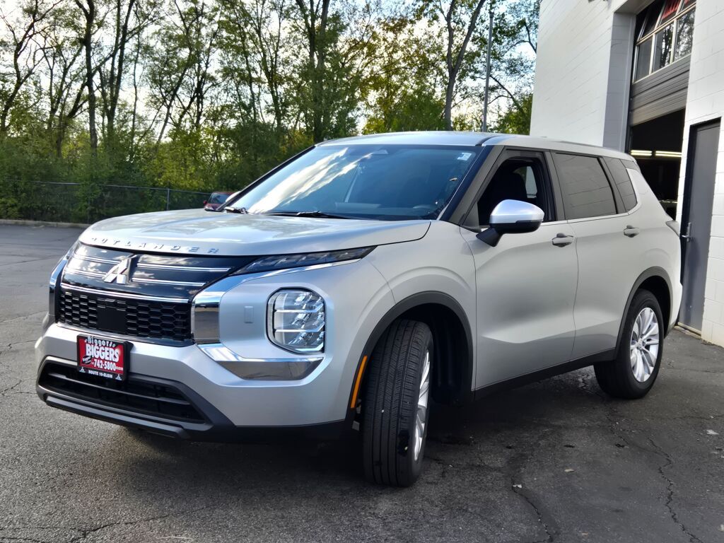 2025 Mitsubishi Outlander ES 2.5 S-AWC photo 3