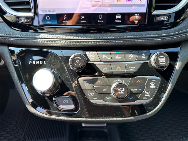 2025 Chrysler Pacifica photo 19