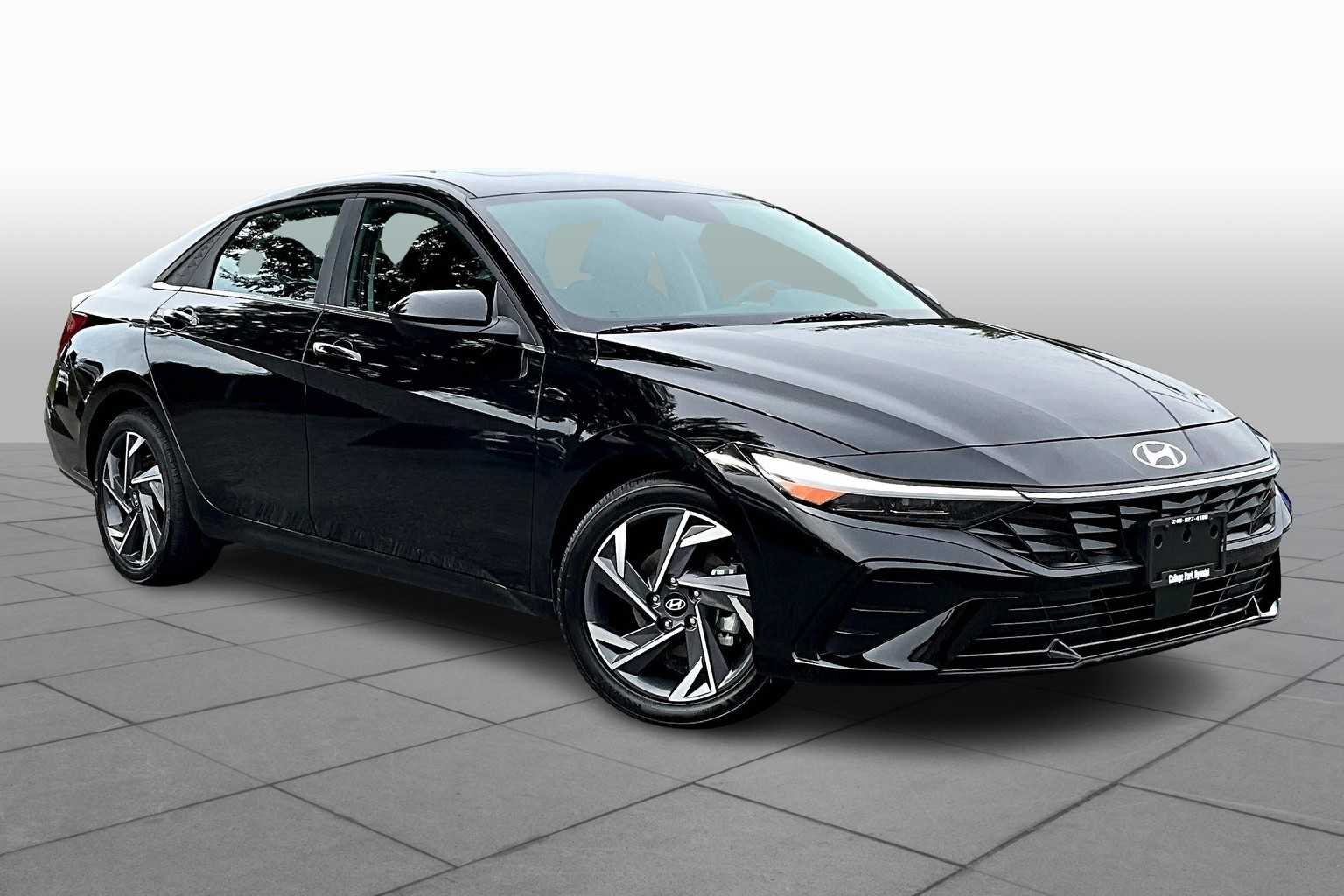 2024 Hyundai Elantra SEL Convenience photo 2