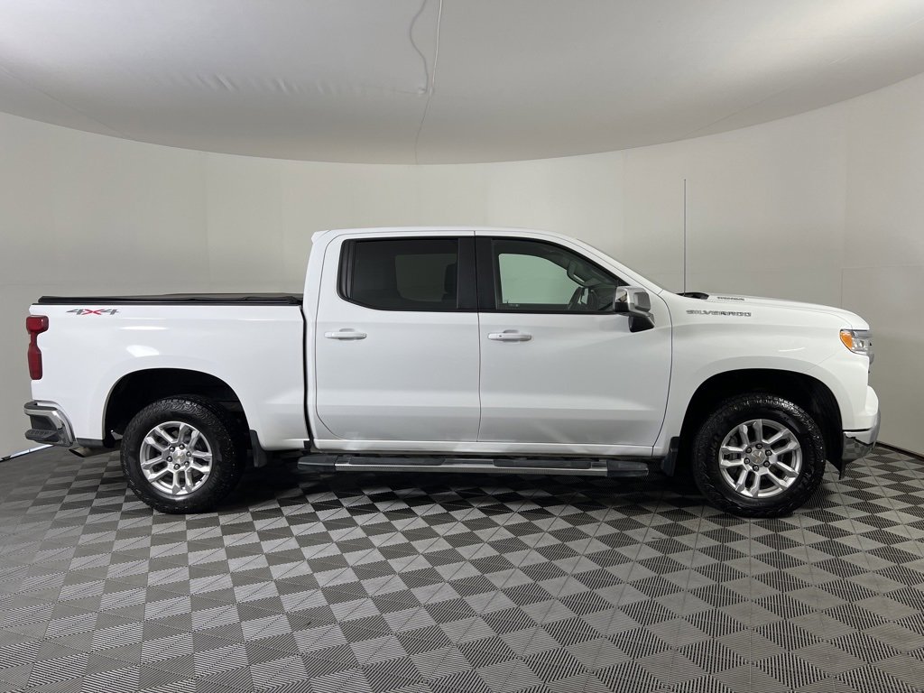 2025 Chevrolet Silverado 1500 LT photo 2