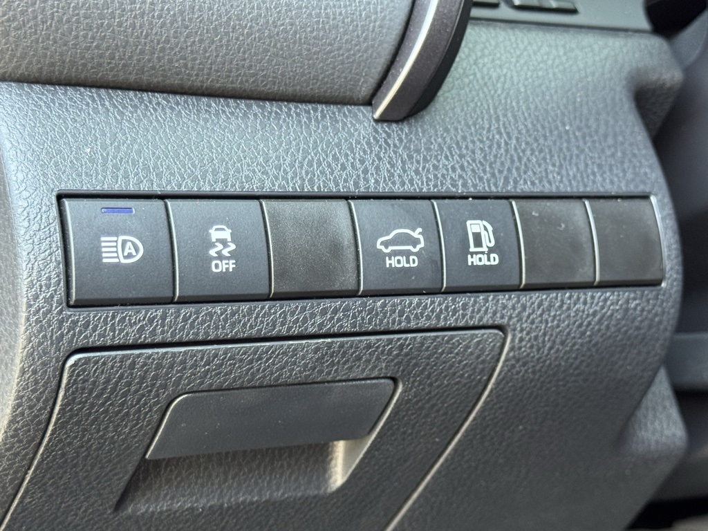 2023 Toyota Camry SE photo 14