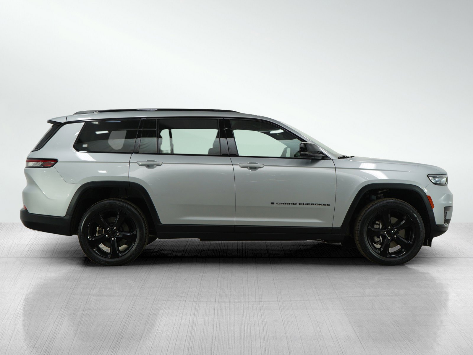 2023 Jeep Grand Cherokee Altitude photo 5