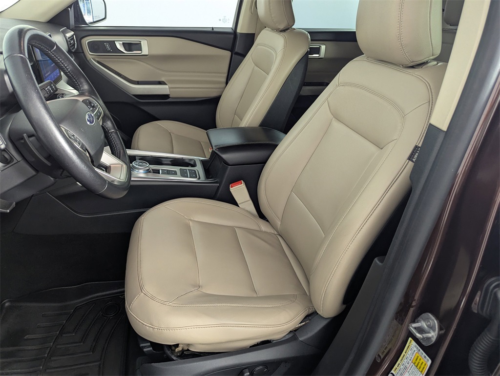 2020 Ford Explorer XLT photo 9