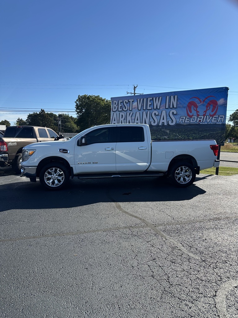 2016 Nissan Titan SV photo 2