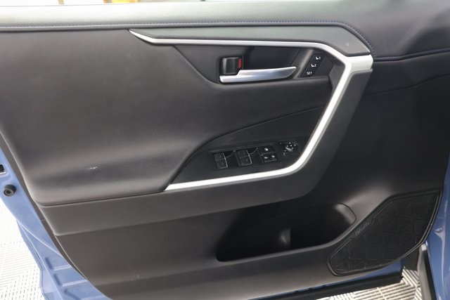 2022 Toyota RAV4 Hybrid XSE photo 25
