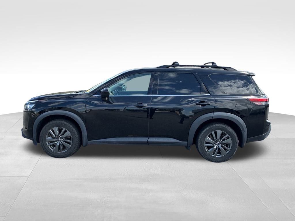 2022 Nissan Pathfinder SV photo 2