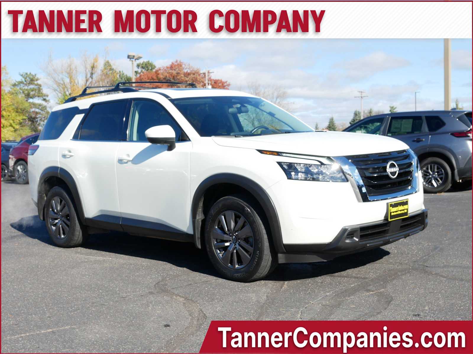 2023 Nissan Pathfinder SV's photo