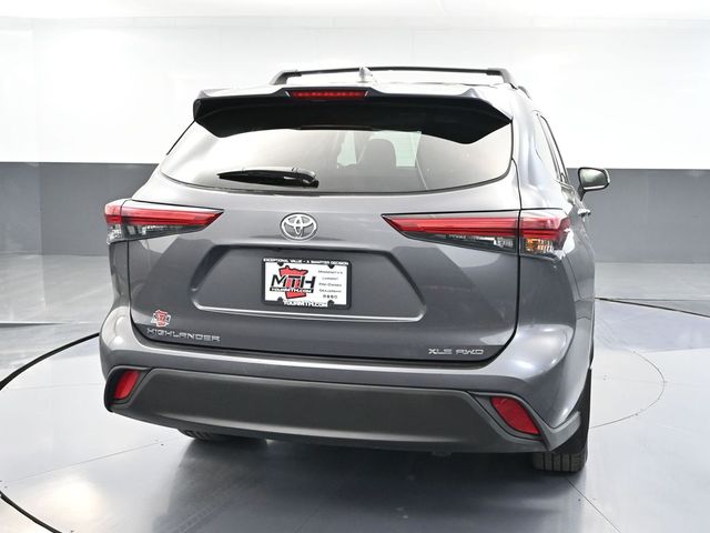 2021 Toyota Highlander XLE photo 4