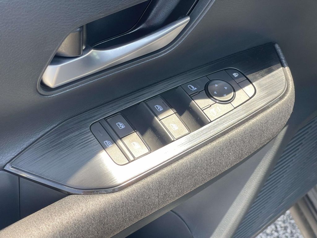 2026 Nissan Kicks SV photo 14