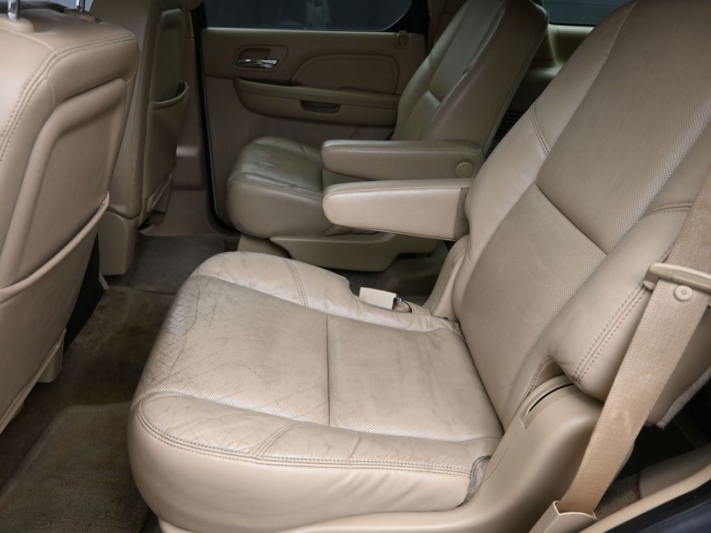 2010 Cadillac Escalade Base photo 9