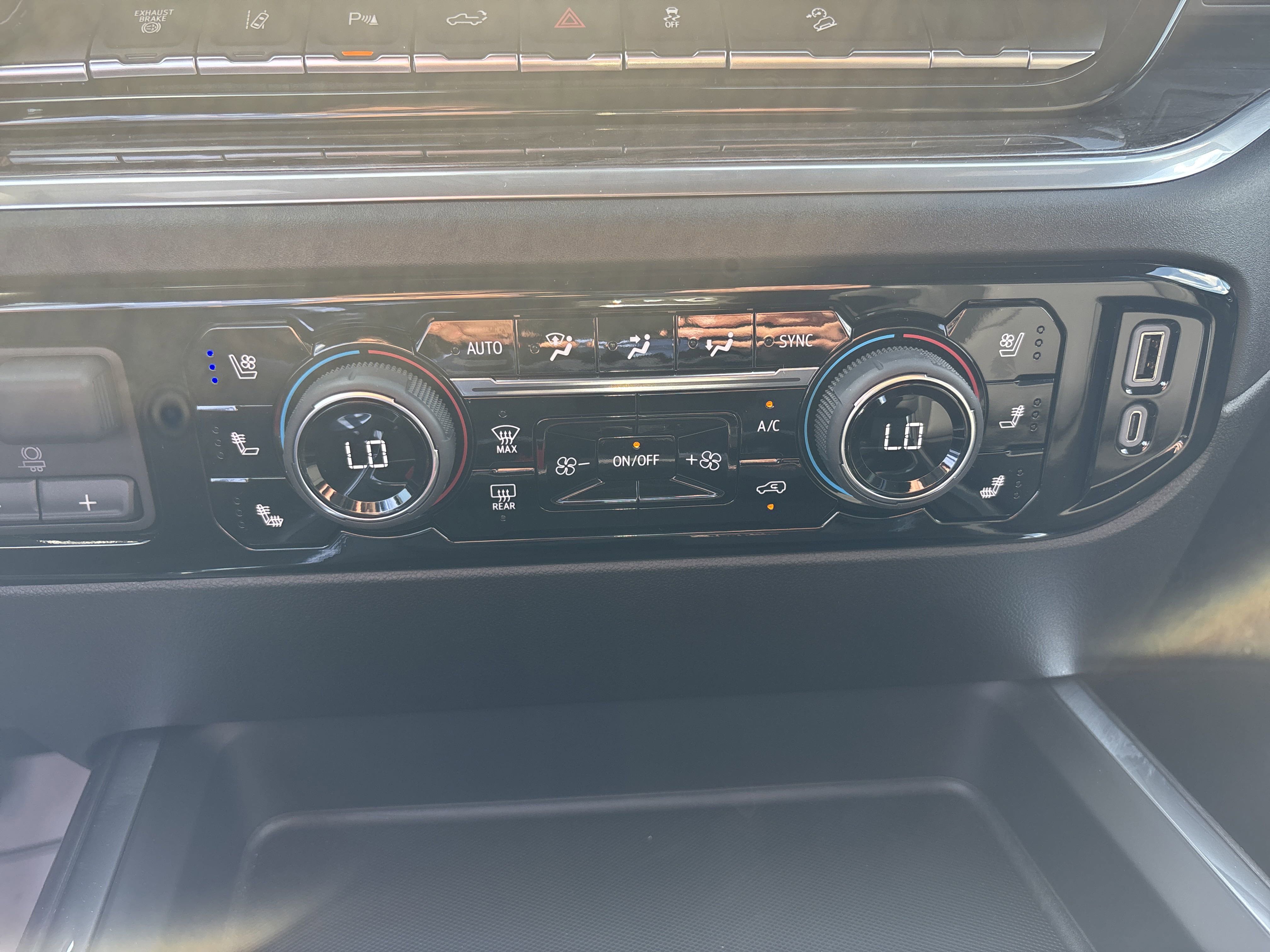 2025 Chevrolet Silverado 2500HD LTZ photo 10