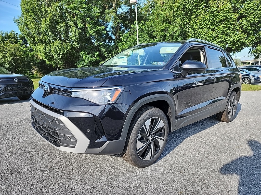 2025 Volkswagen Taos SE's photo