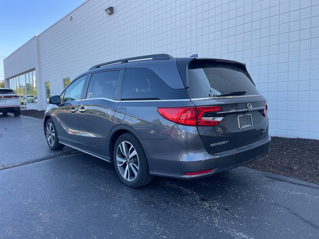 2023 Honda Odyssey Touring photo 2