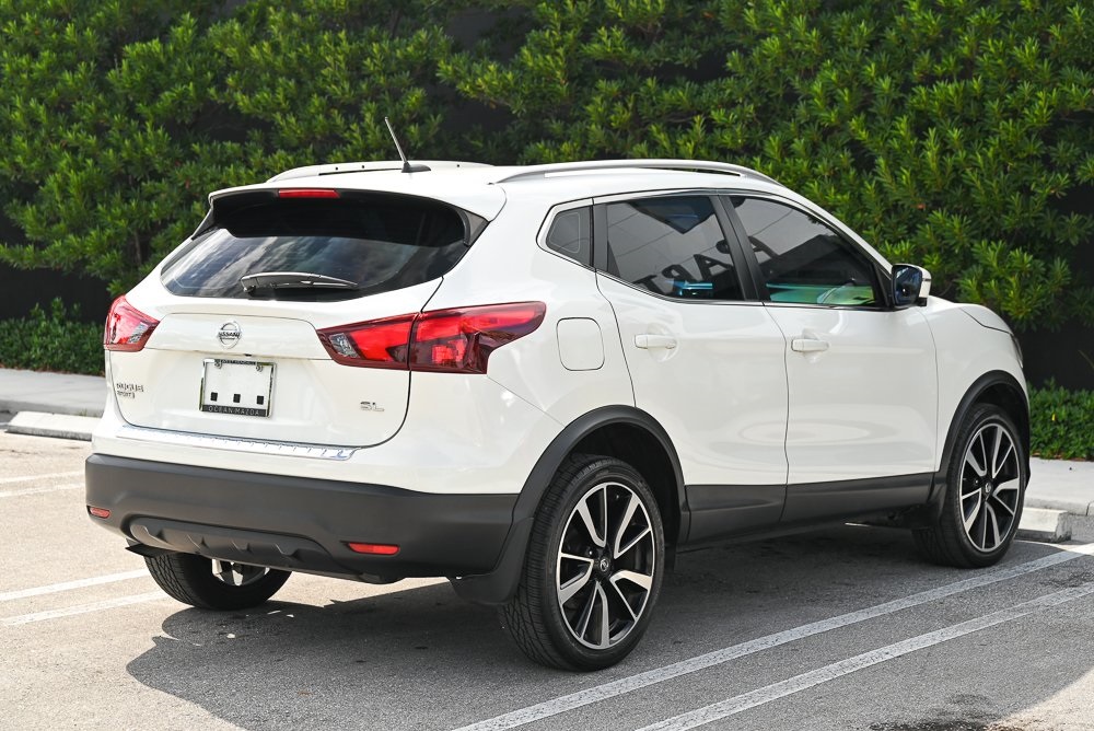 2018 Nissan Rogue Sport SL photo 3
