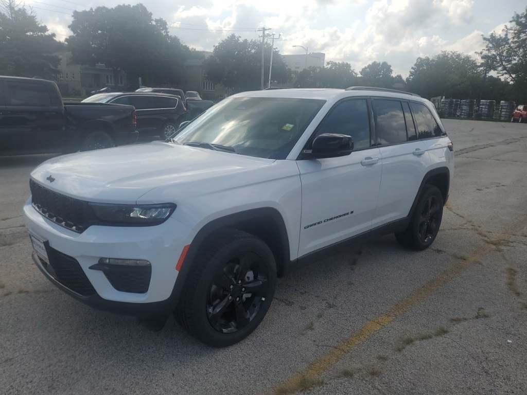 2025 Jeep Grand Cherokee Limited photo 3