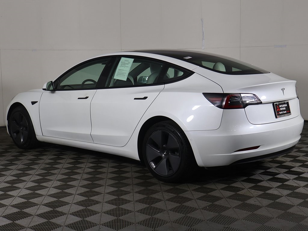 2021 Tesla Model 3 Standard Range Plus photo 2