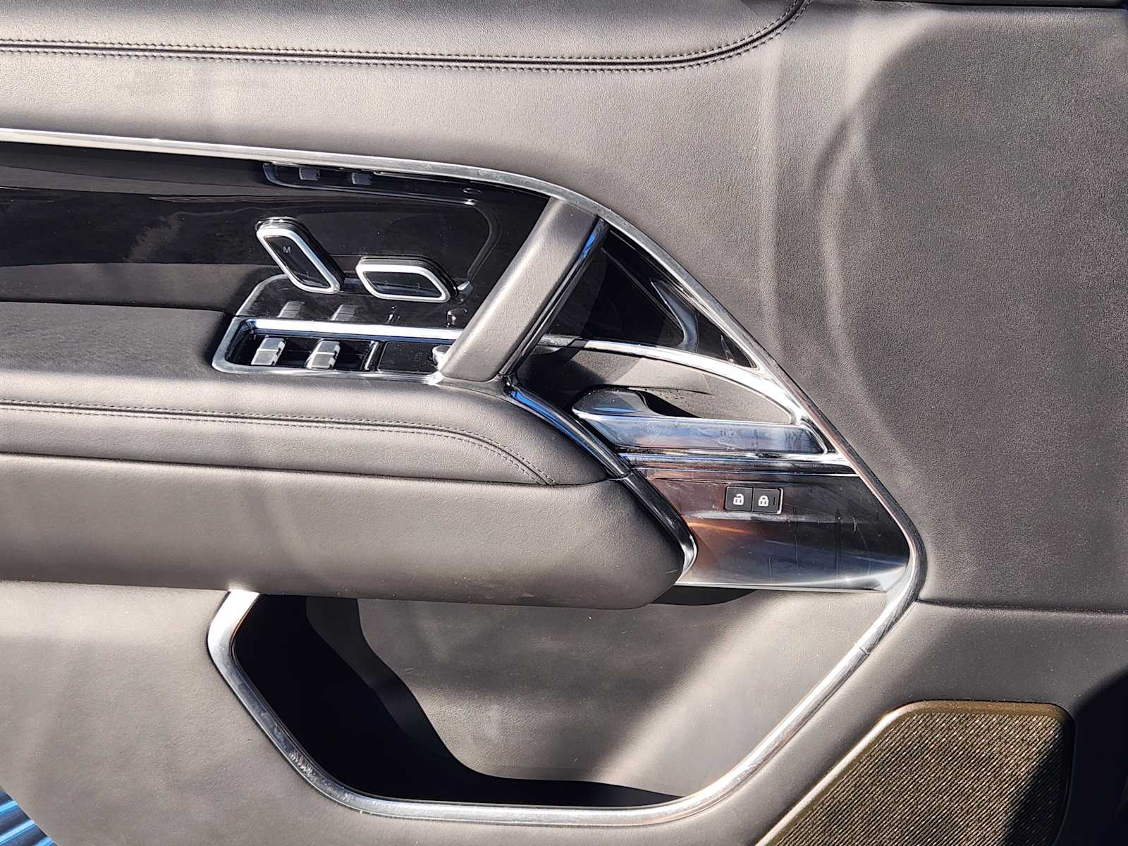 2023 Land Rover Range Rover Autobiography photo 22