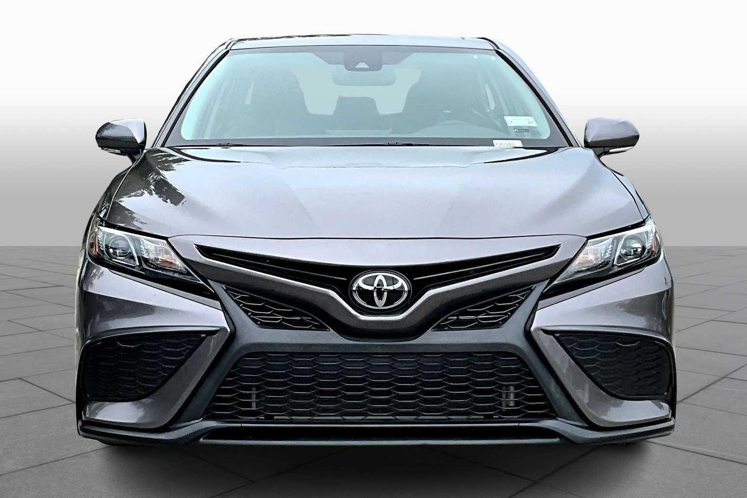 2023 Toyota Camry SE photo 3