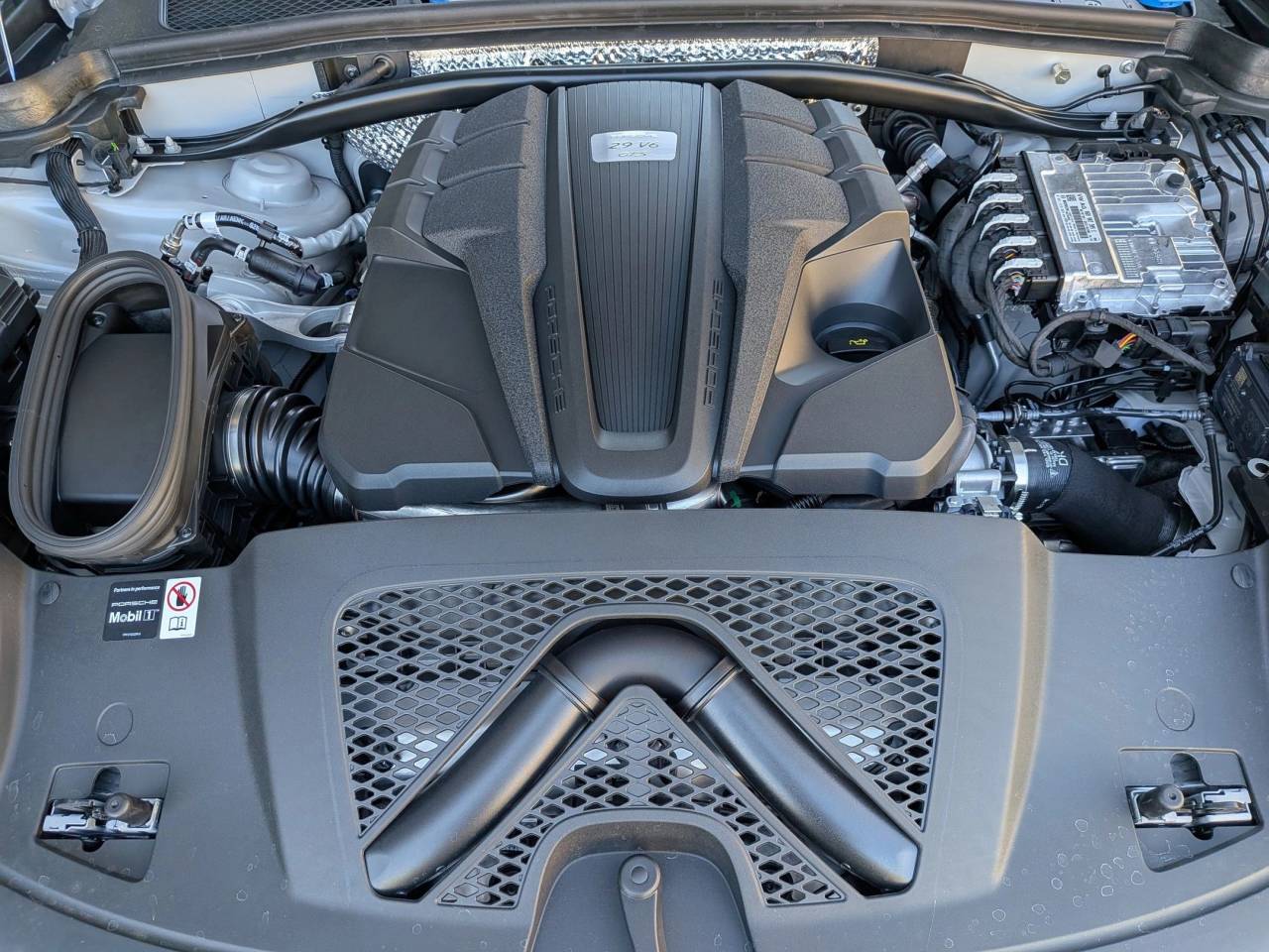 2025 Porsche Macan GTS photo 21