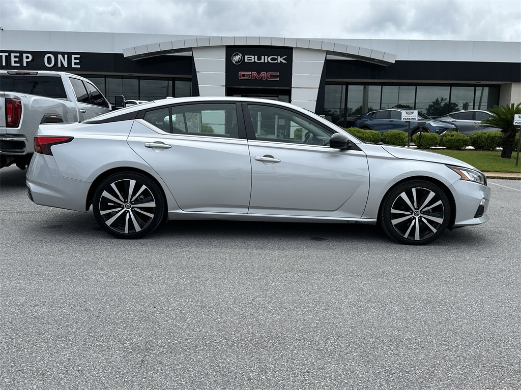 2022 Nissan Altima 2.5 SR photo 8