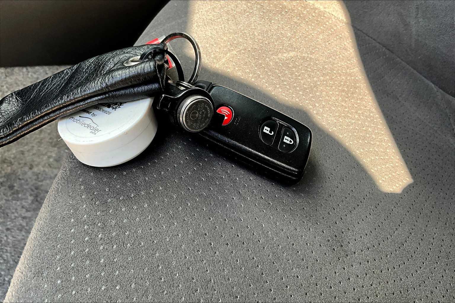 2014 Toyota Prius Two photo 14