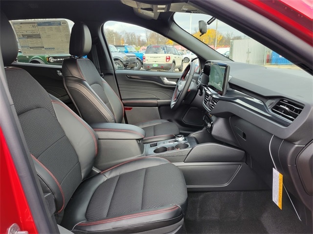 2025 Ford Escape ST-Line photo 6