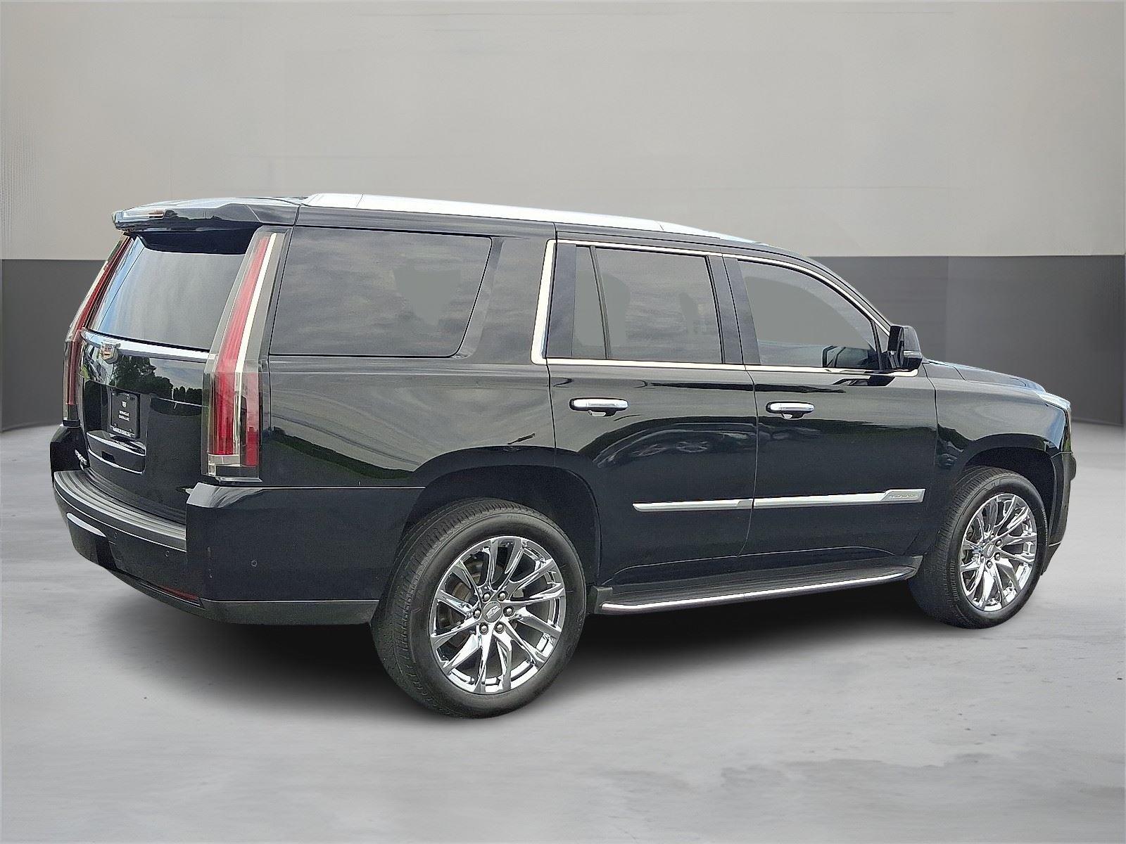 2017 Cadillac Escalade Luxury photo 4