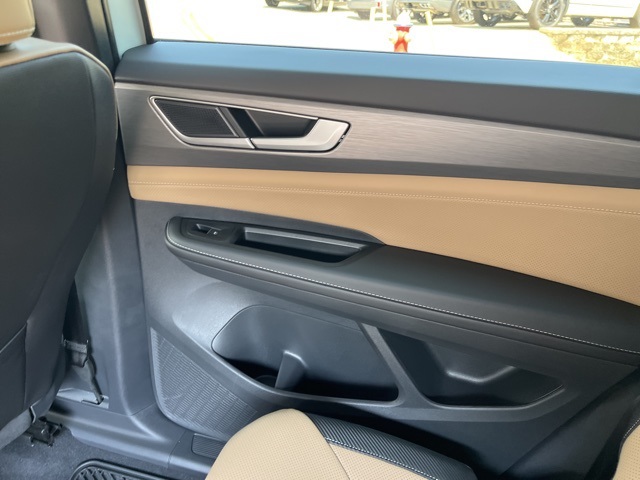 2025 Volkswagen Atlas Cross Sport SE photo 11