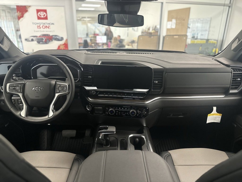 2024 Chevrolet Silverado 1500 RST photo 4