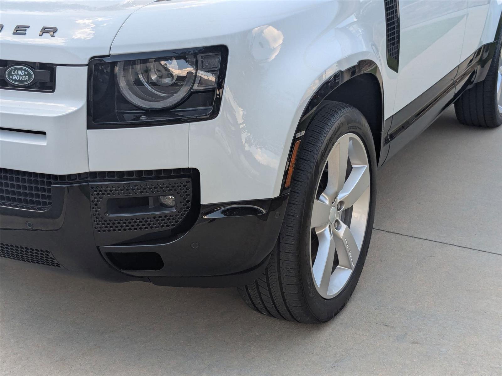 2024 Land Rover Defender X-Dynamic SE photo 8