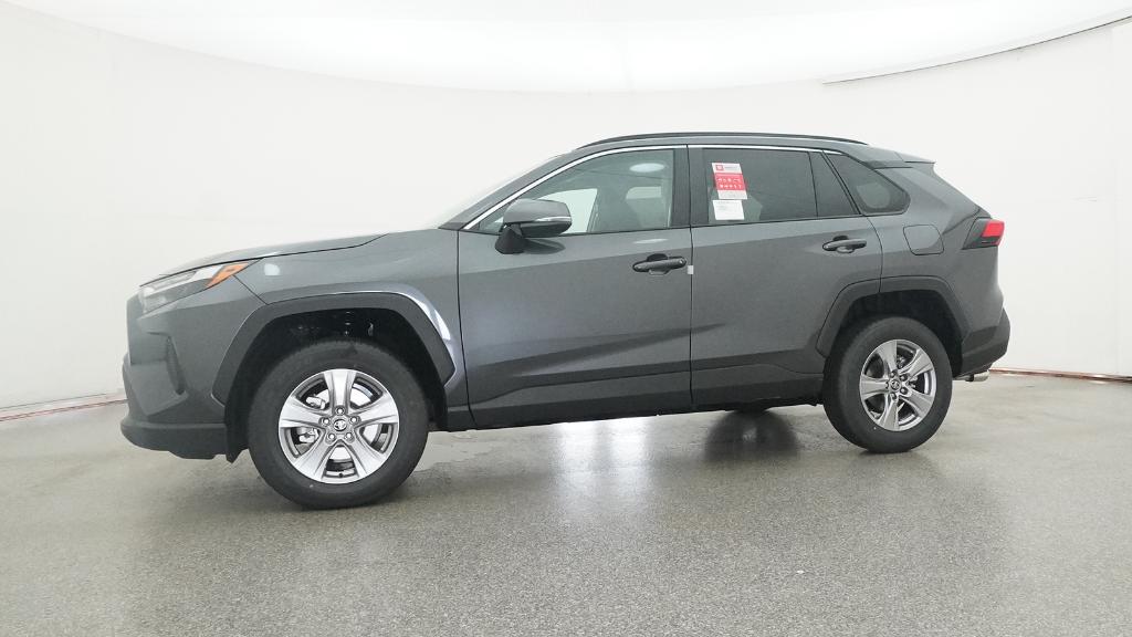 2025 Toyota RAV4 XLE photo 8