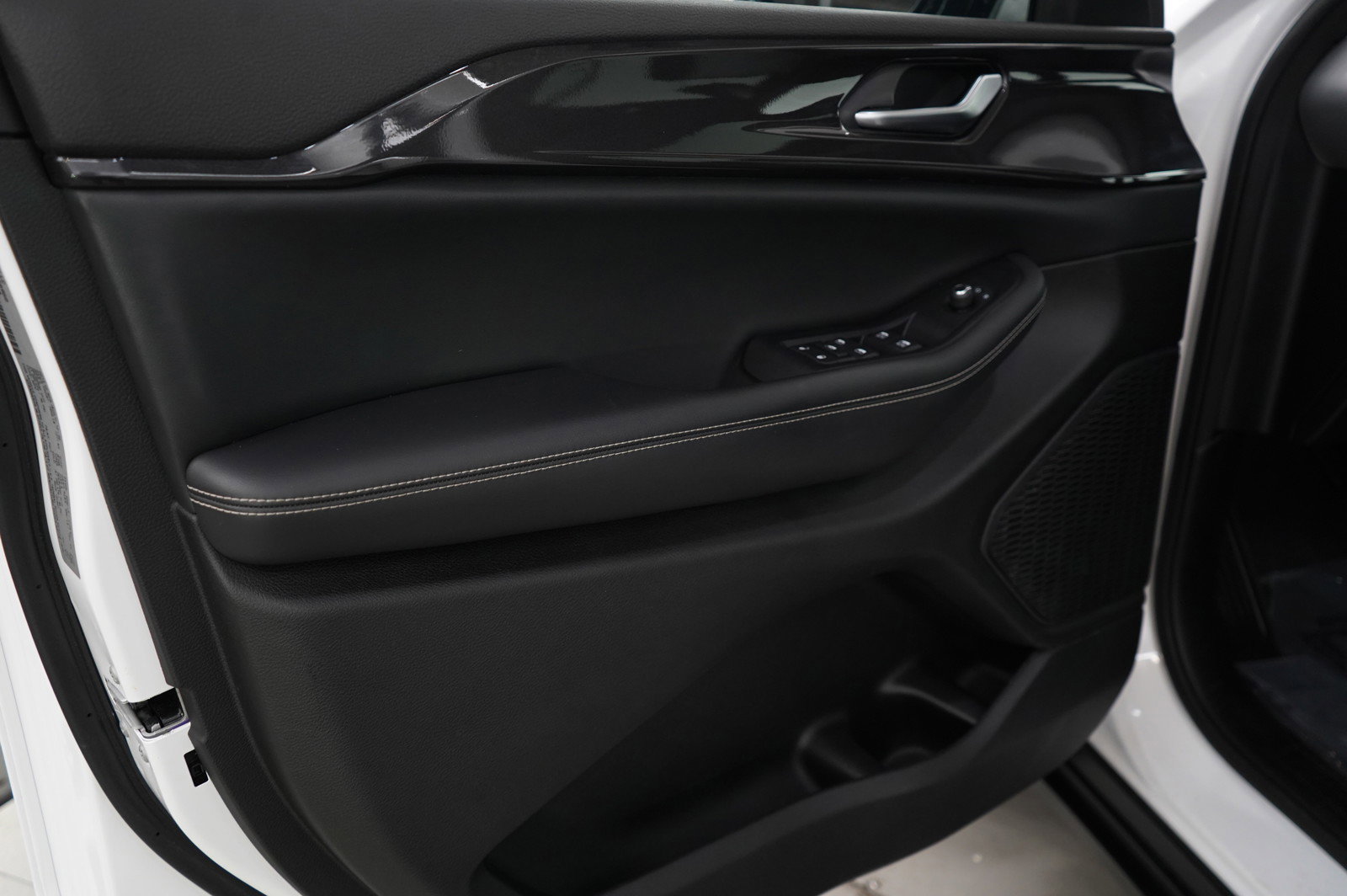 2023 Jeep Grand Cherokee Laredo Altitude photo 23