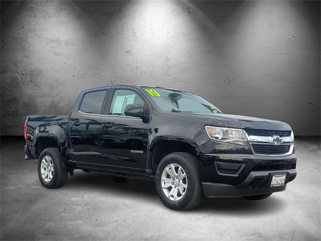 2019 Chevrolet Colorado LT photo 2