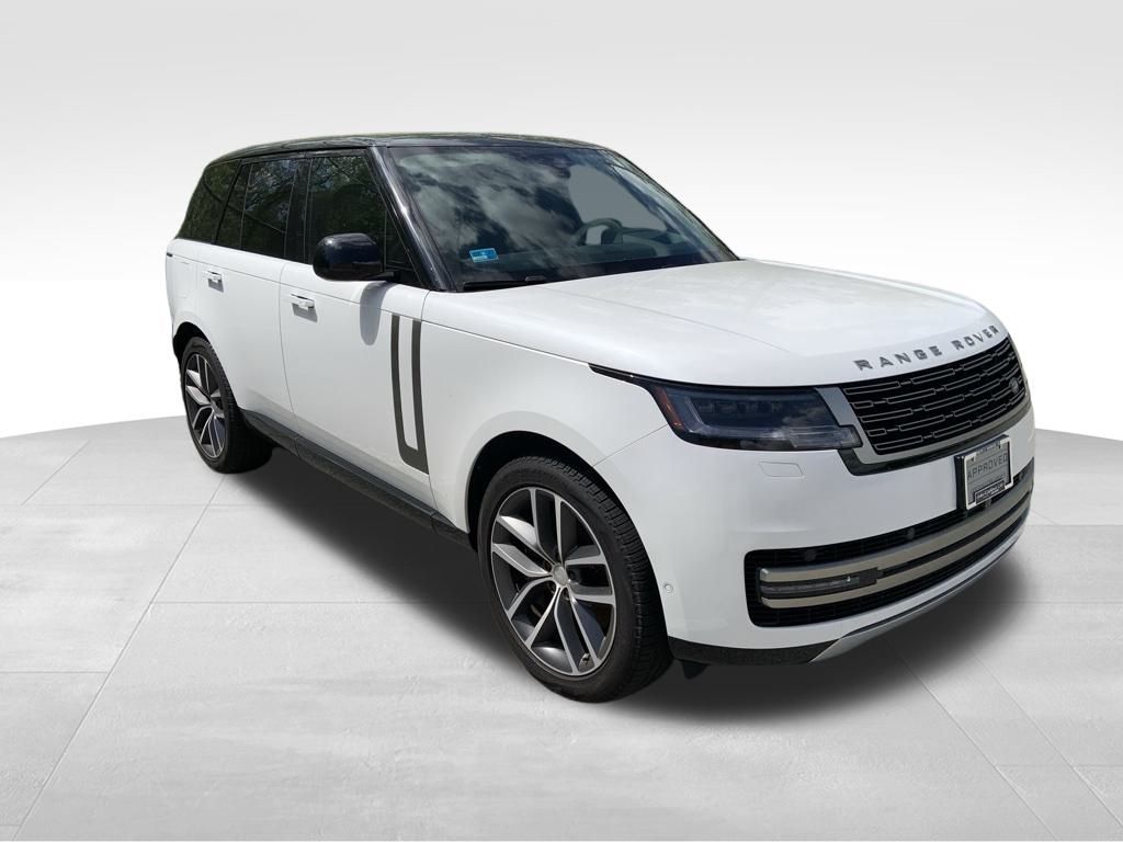 2024 Land Rover Range Rover SE photo 3