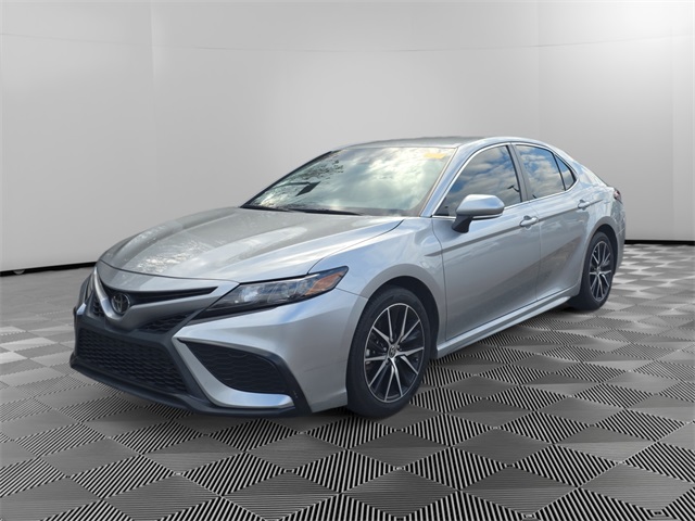2023 Toyota Camry SE's photo