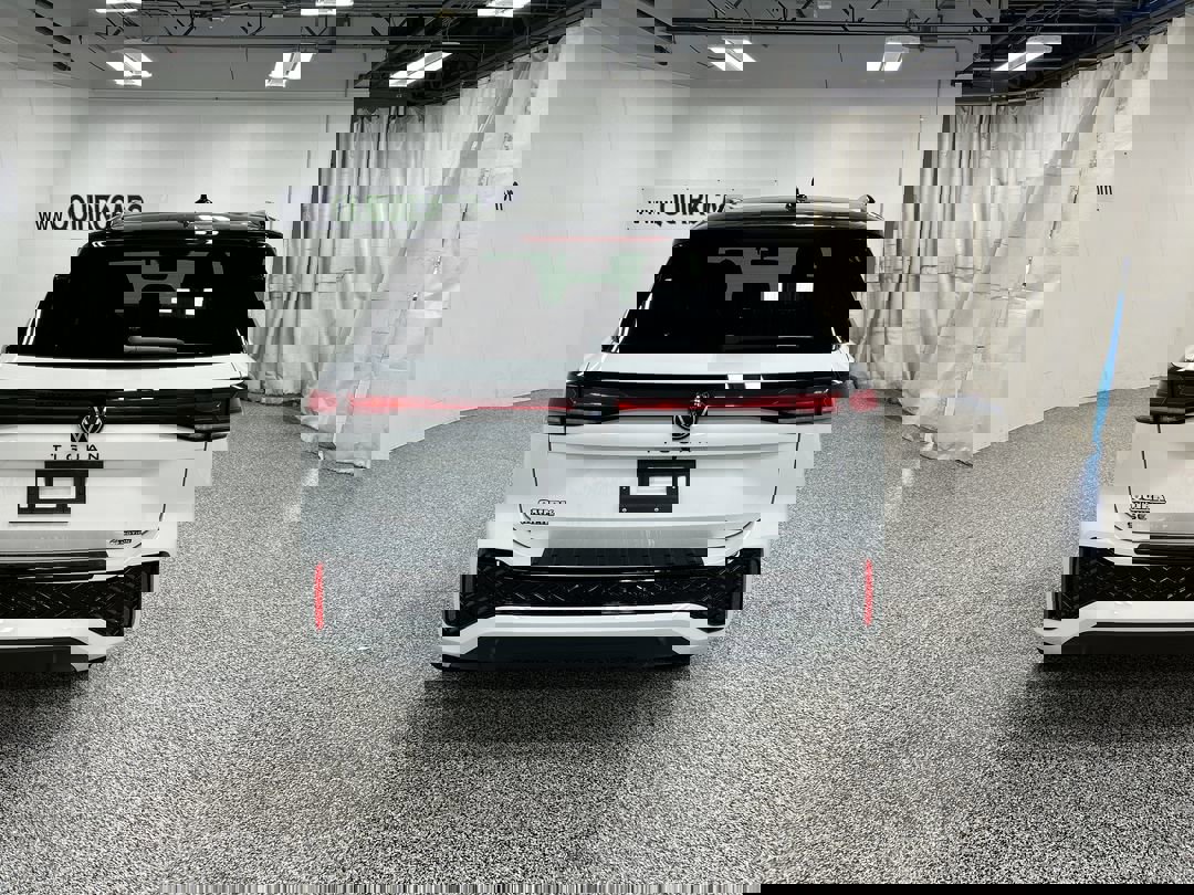 2025 Volkswagen Tiguan SE R-Line Black photo 4