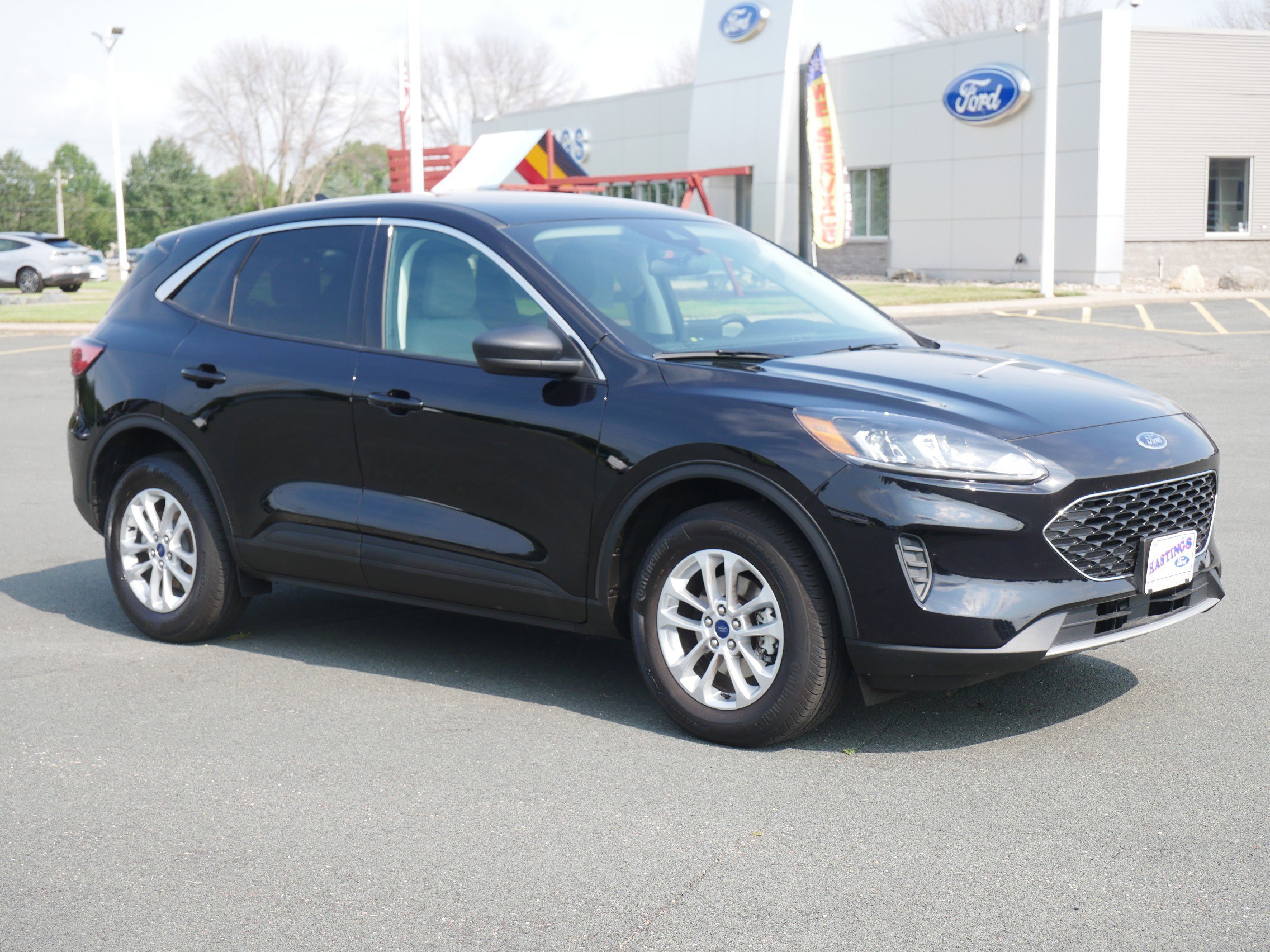 2022 Ford Escape SE photo 2