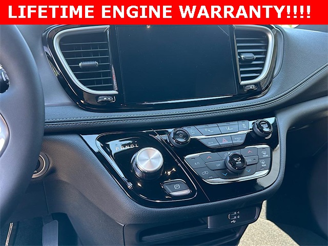 2026 Chrysler Pacifica photo 21