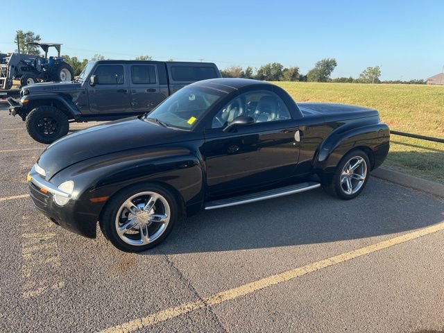 2004 Chevrolet SSR photo 3