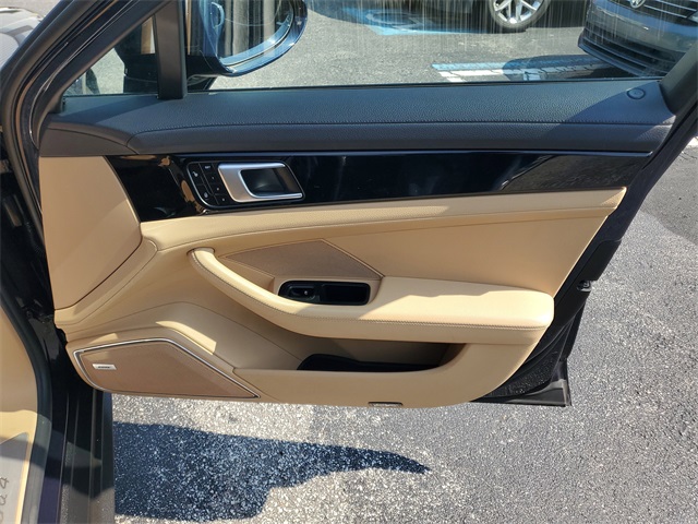 2018 Porsche Panamera 4 photo 34