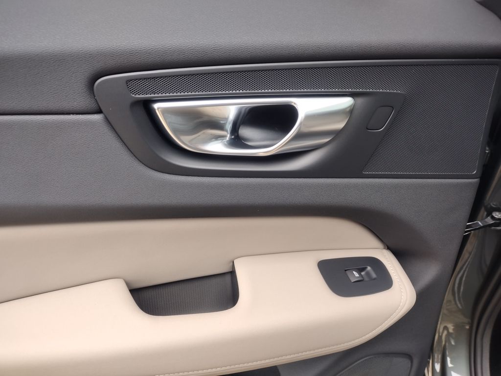 2026 VOLVO XC60 - Image 17