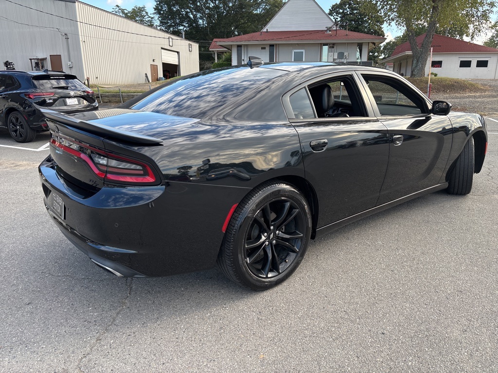 2017 Dodge Charger R/T photo 4